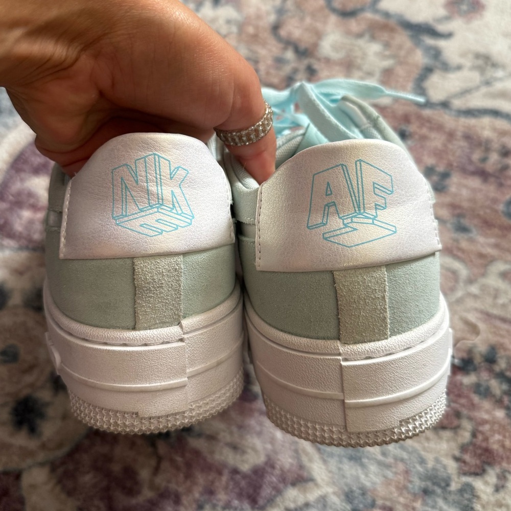 NIKE PIXEL GLACIER BLUE SUEDE - Picture 2 of 5